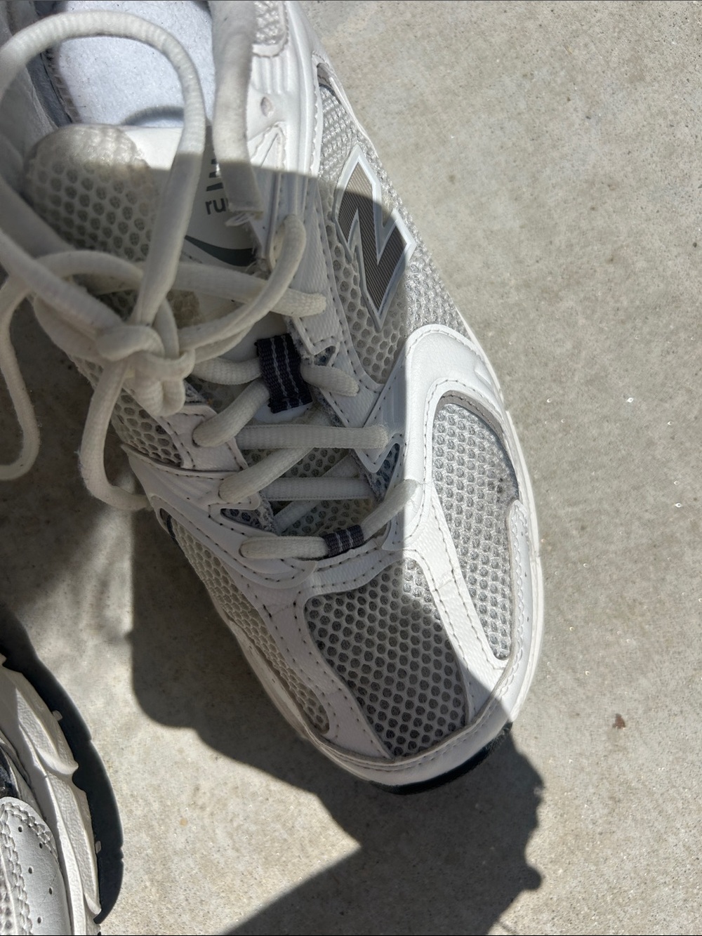 New Balance White and Light Gray 530 Low-Top Sneakers - Picture 7 of 12